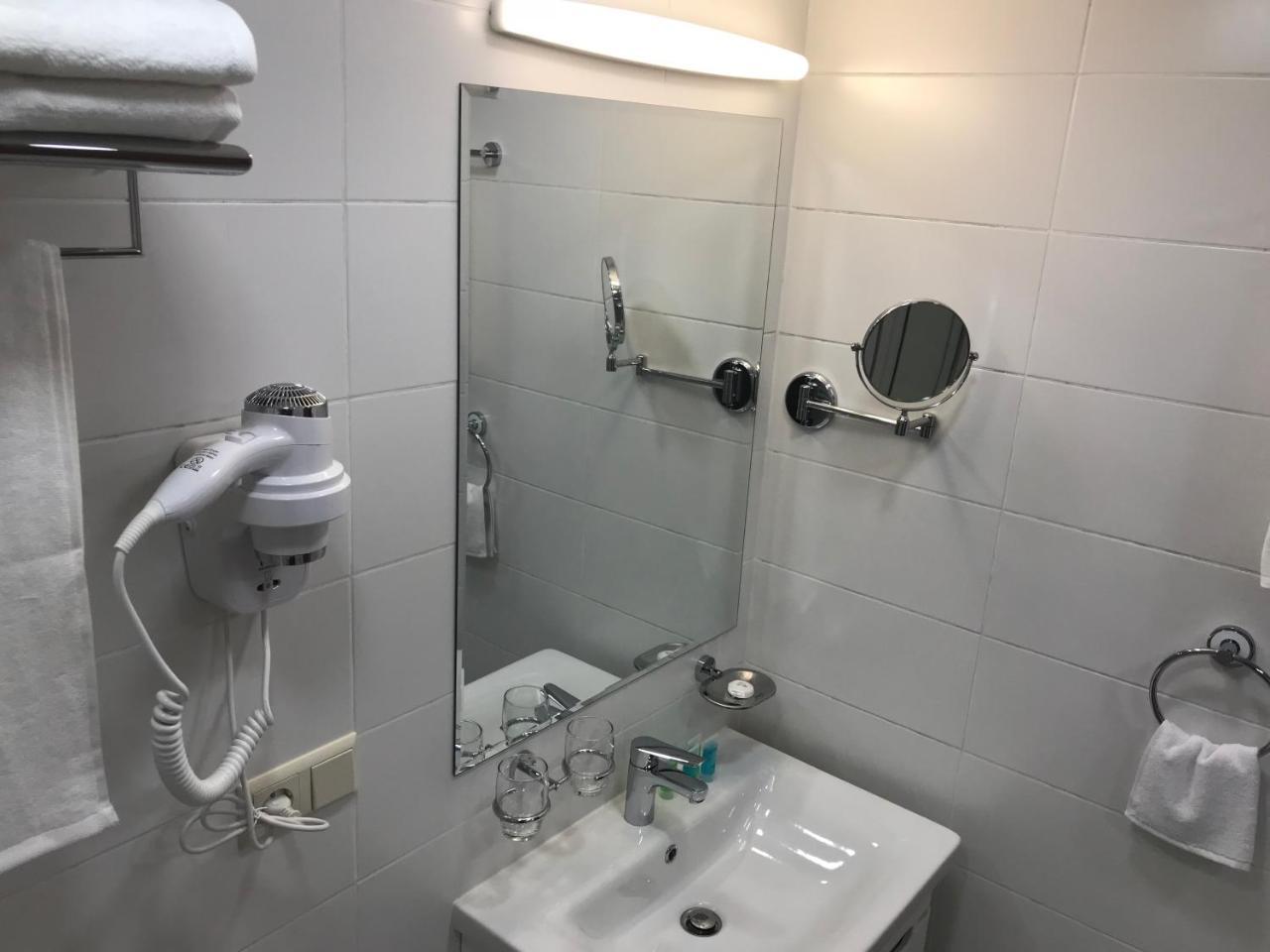 Full Comfort Apartment On Aghmashenebeli ティビリシ エクステリア 写真