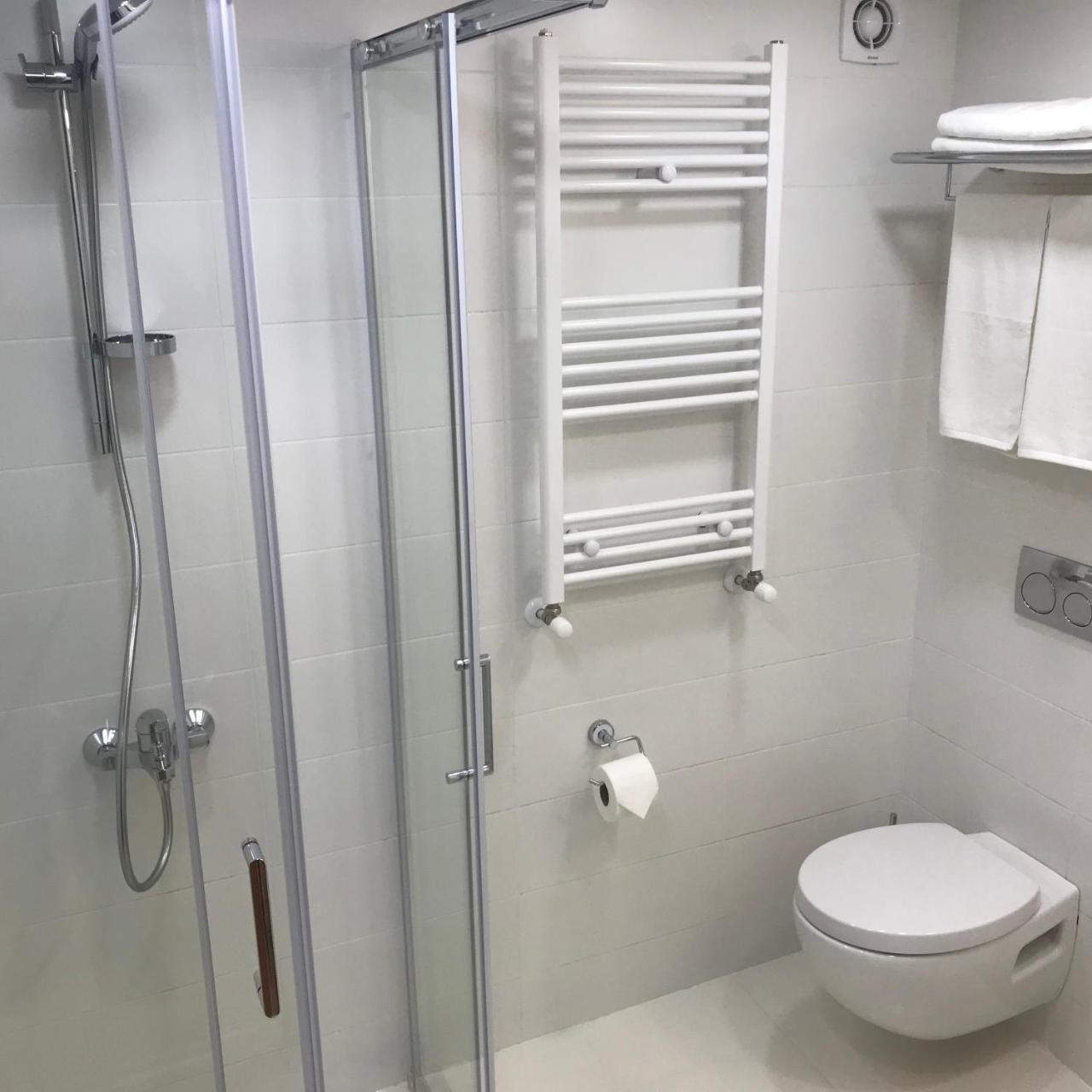 Full Comfort Apartment On Aghmashenebeli ティビリシ エクステリア 写真