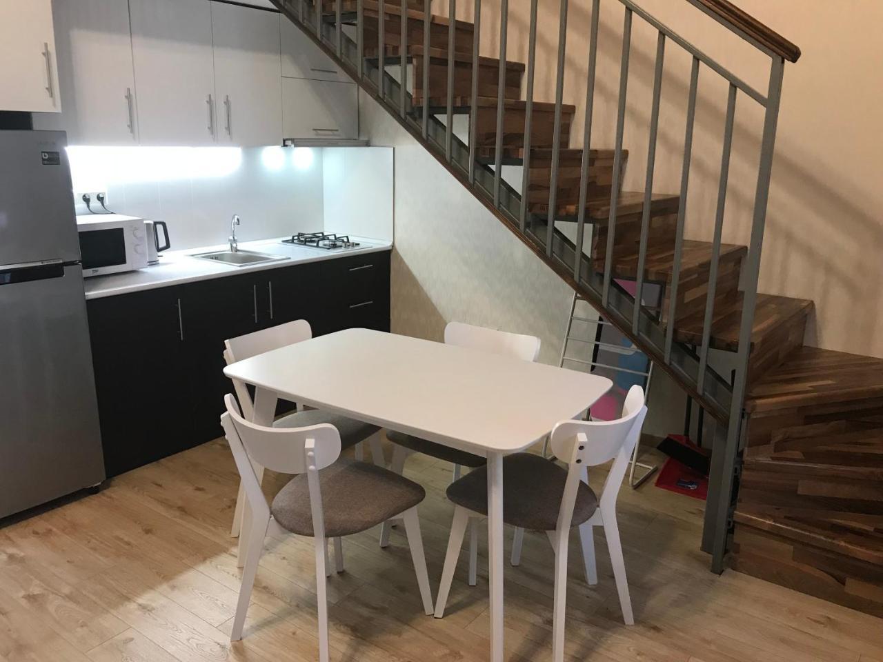 Full Comfort Apartment On Aghmashenebeli ティビリシ エクステリア 写真