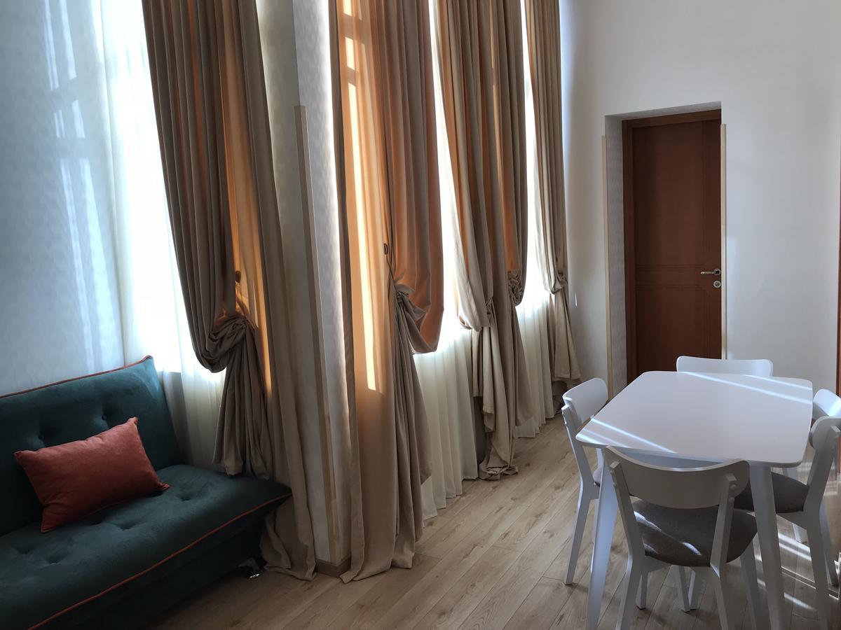 Full Comfort Apartment On Aghmashenebeli ティビリシ エクステリア 写真