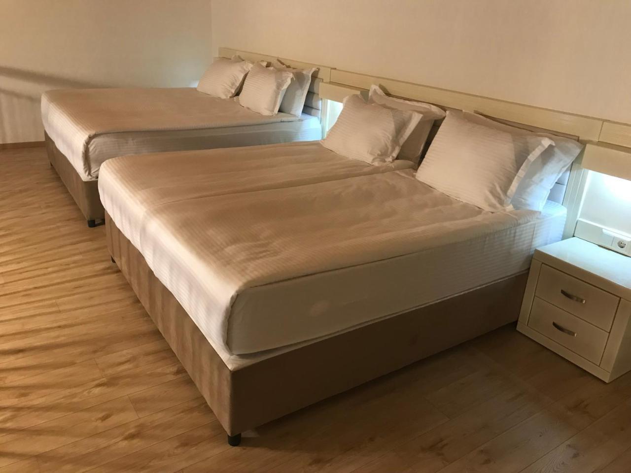 Full Comfort Apartment On Aghmashenebeli ティビリシ エクステリア 写真