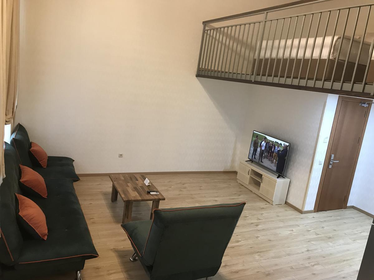 Full Comfort Apartment On Aghmashenebeli ティビリシ エクステリア 写真