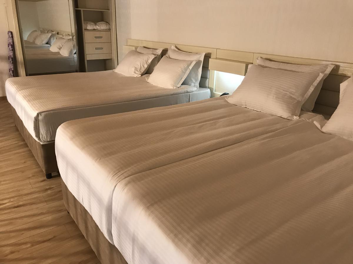 Full Comfort Apartment On Aghmashenebeli ティビリシ エクステリア 写真