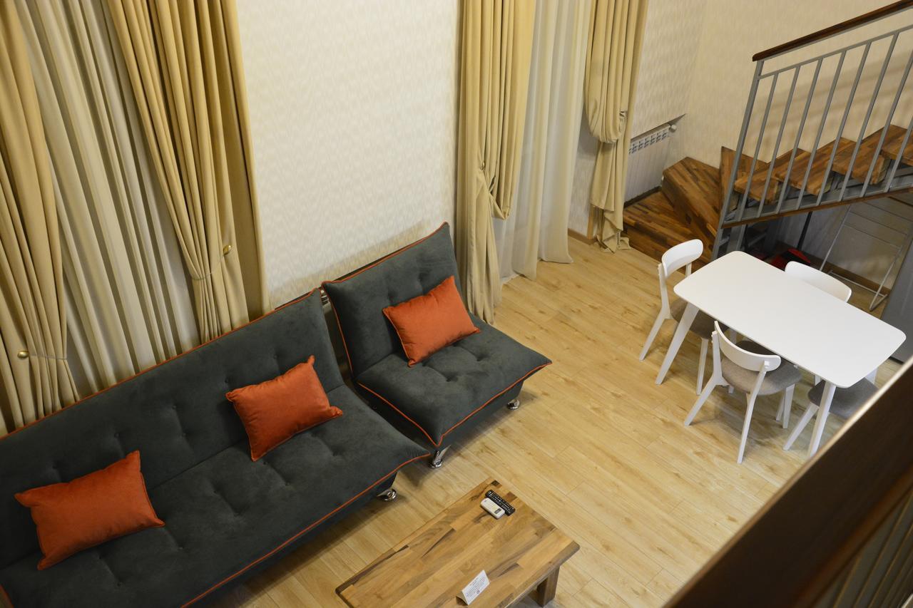 Full Comfort Apartment On Aghmashenebeli ティビリシ エクステリア 写真