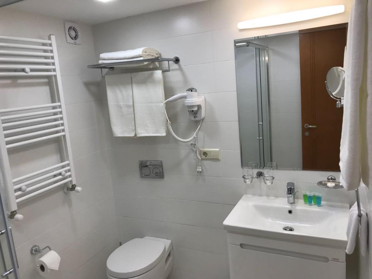 Full Comfort Apartment On Aghmashenebeli ティビリシ エクステリア 写真