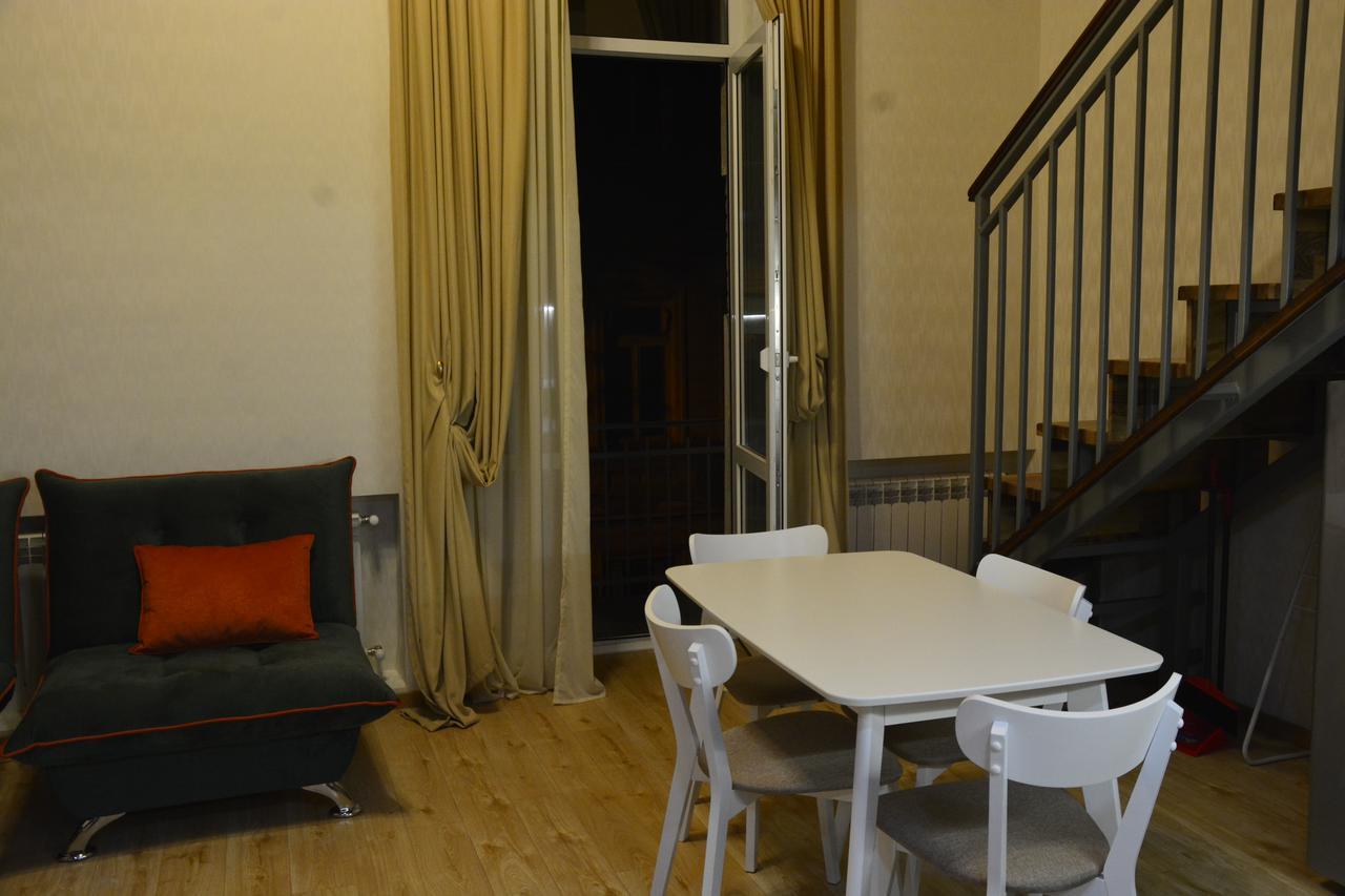 Full Comfort Apartment On Aghmashenebeli ティビリシ エクステリア 写真